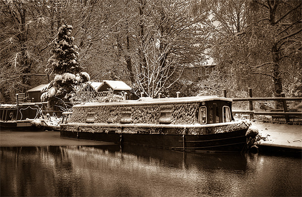 Frozen Narrowboat, Kintbury, Berkshire, England, U Picture Board by Mark Llewellyn
