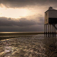Buy canvas prints of Burnham-on-Sea Low lighthouse by Simon West