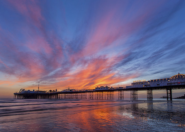 Brighton Sunset Framed Print by Stuart Gennery