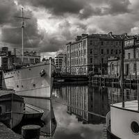 Buy canvas prints of The Shore, Leith. by Stuart Gennery