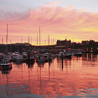 Buy canvas prints of  Scarborough Harbour Sunset by Rob Washington