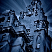 Buy canvas prints of The Iconic Liver Building by Sandra Buchanan