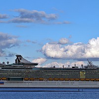 Buy canvas prints of The Independence Of The Seas by Mike Streeter