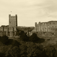 Buy canvas prints of Richmond Castle Ruins by Susan Mundell