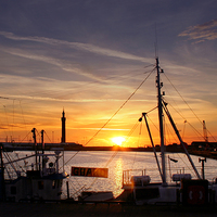 Buy canvas prints of  Sunset Over Grimsby Docks II by Ray Nelson