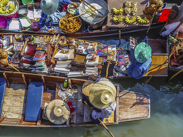 Floating Market Picture Board by colin chalkley