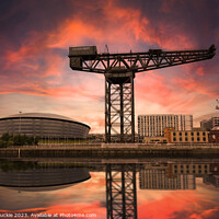 Buy canvas prints of Glasgow Finnieston Crane  by Les McLuckie