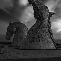 Buy canvas prints of The Kelpies Black and white by Les McLuckie