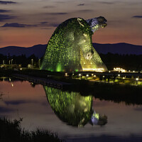 Buy canvas prints of The Kelpies night by Les McLuckie