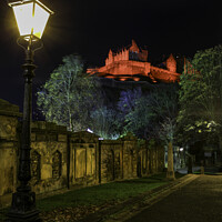 Buy canvas prints of Outdoor Edinburgh Castle from the Kirkyard by Les McLuckie
