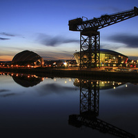 Buy canvas prints of Glasgows Magnificent Reflection by Les McLuckie