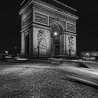 Buy canvas prints of A Majestic Monument of Paris by Les McLuckie