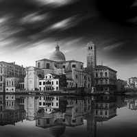 Buy canvas prints of Enchanting Reflections of Venice Black and White by Les McLuckie