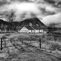 Buy canvas prints of Majestic Cottage in Glen Coe by Les McLuckie