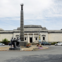 Buy canvas prints of The Lady Lever Art Gallery & memorial column by Frank Irwin