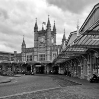 Buy canvas prints of Bristol Temple Meads Railway Station by Roger Byng