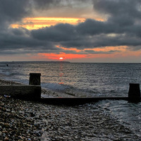 Buy canvas prints of Herne Bay Sunset by Richard Cruttwell