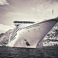 Buy canvas prints of Seabourn Ovation  by Scott Anderson