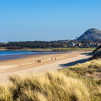 Buy canvas prints of North Berwick View by Kevin Ainslie