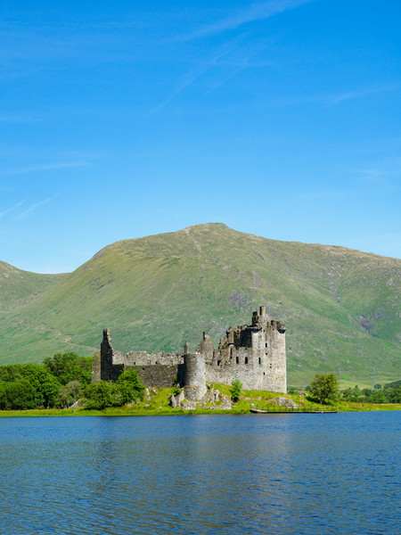 Majestic Ruins of Kilchurn Castle Picture Board by Tommy Dickson