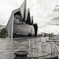Buy canvas prints of Glasgow Riverdside Museum & Glenlee Tall Ship by Robert Kelly