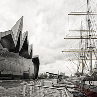 Buy canvas prints of Glasgow Riverdside Museum & Glenlee Tall Ship by Robert Kelly
