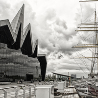 Buy canvas prints of Glasgow Riverside Museum & Glenlee Tall Ship in Gl by Robert Kelly