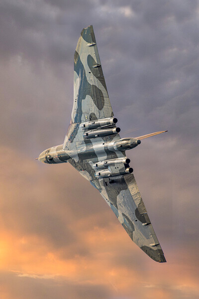 The Majestic Avro Vulcan XH558 Picture Board by Alan Tunnicliffe