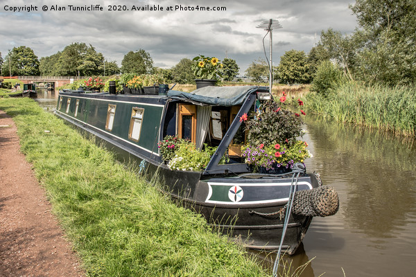 Narrow boat Picture Board by Alan Tunnicliffe