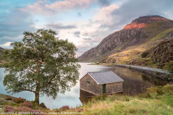 Almost Sunset - Llyn Ogwen, Snowdonia - Landscape Wales Picture Board by Christine Smart