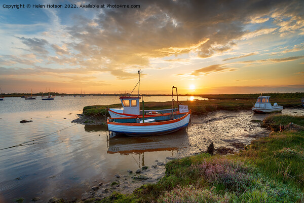 Beautiful sunset over fishing boats on the River Alde Picture Board by Helen Hotson