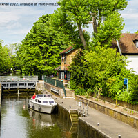 Buy canvas prints of Boulters Lock River Thames Maidenhead by Pearl Bucknall
