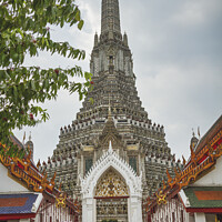 Buy canvas prints of Wat Arun, Bangkok. by Robert Murray