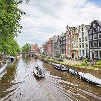 Boat travels on the pretty Prinsengracht canal