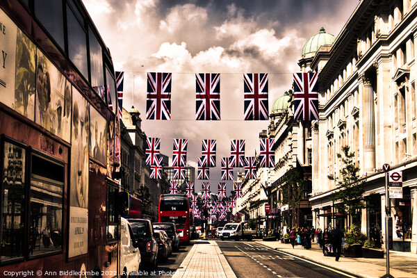 Jubilee street in London Picture Board by Ann Biddlecombe