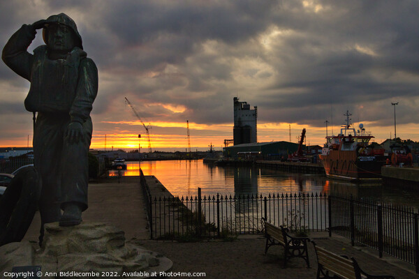 Sunset behind the Memorial statue in Lowestoft Picture Board by Ann Biddlecombe