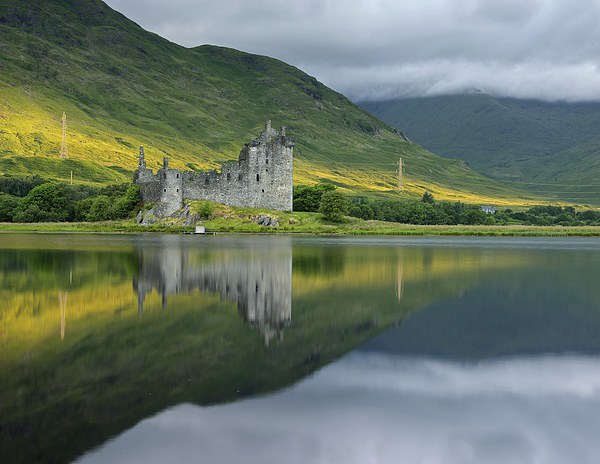 Kilchurn castle at Sunrise Picture Board by Stephen Taylor
