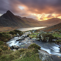 Buy canvas prints of Towards Tryfan by Andrew Ray