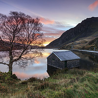 Buy canvas prints of Llyn Ogwen sunrise by Andrew Ray