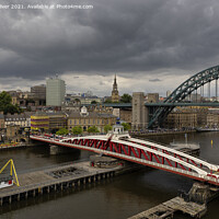 Buy canvas prints of Newcastle Quayside by Eddie Oliver