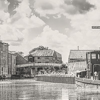 Buy canvas prints of Newark Town Lock by Ros Ambrose