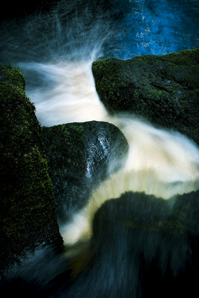 Flow between dark rocks Picture Board by Andrew Kearton