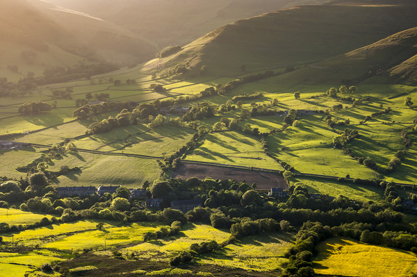 Green countryside in the Vale of Edale Picture Board by Andrew Kearton