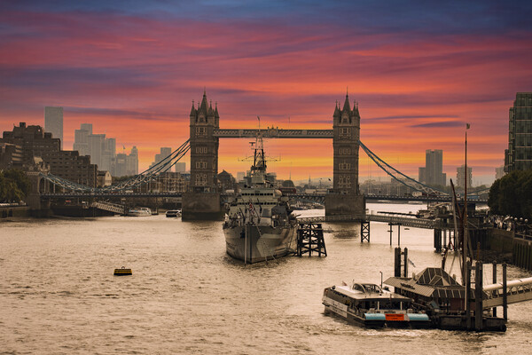 Tower Bridge Picture Board by Glen Allen