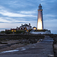 Buy canvas prints of St Marys Lighthouse by Les Hopkinson