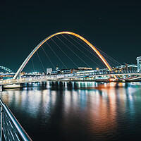 Buy canvas prints of Gateshead Millennium Bridge by Les Hopkinson