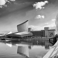 Buy canvas prints of Imperial War Museum North by Stuart Giblin