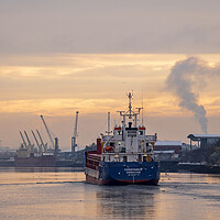 Buy canvas prints of Cargo ship on the River Clyde, Glasgow by Rich Fotografi 