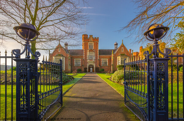 The gates to Loughborough Grammar School. Picture Board by Bill Allsopp