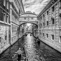 Buy canvas prints of Ponte dei Sospiri, Venezia by Traven Milovich